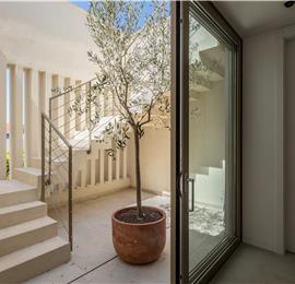 4 Bedroom Luxury Villa with Heated Pool and boat mooring, Ciovo near Trogir – Sleeps 8